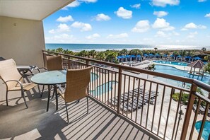 Outdoor dining - Ultimate Beachfront Experience 3 Bedroom Condo (North Myrtle Beach)