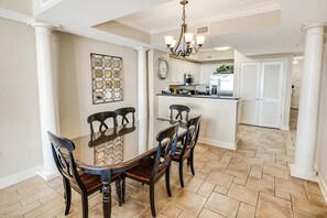 Dining - Ultimate Beachfront Experience 3 Bedroom Condo (North Myrtle Beach)