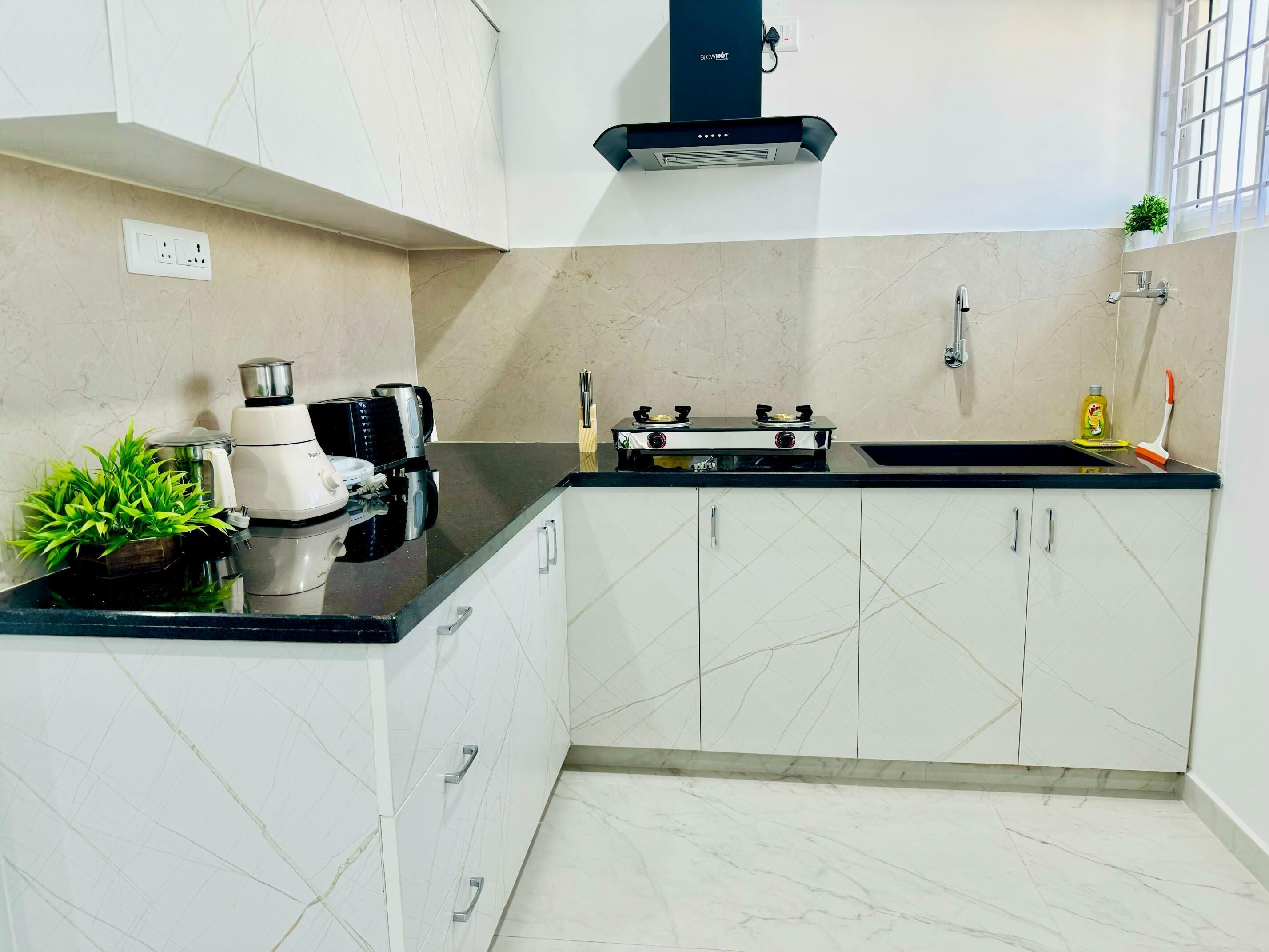 Fridge, microwave, stovetop, electric kettle