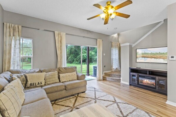 Téléviseur, bureau