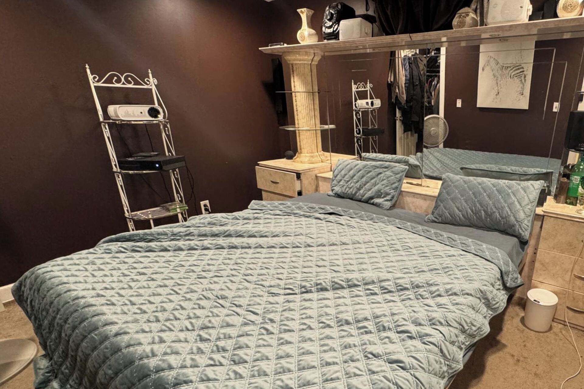 5 bedrooms, iron/ironing board, free WiFi, bed sheets