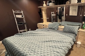 5 bedrooms, iron/ironing board, free WiFi, bed sheets - 5 Bedroom Apartment Hotel (Keansburg)