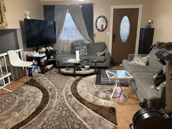 Apartment | Living area | TV, fireplace - 5 Bedroom Apartment Hotel (Keansburg)