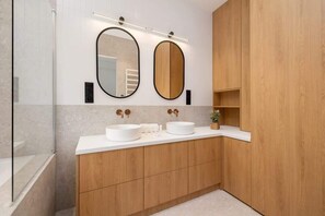 Douche, sèche-cheveux