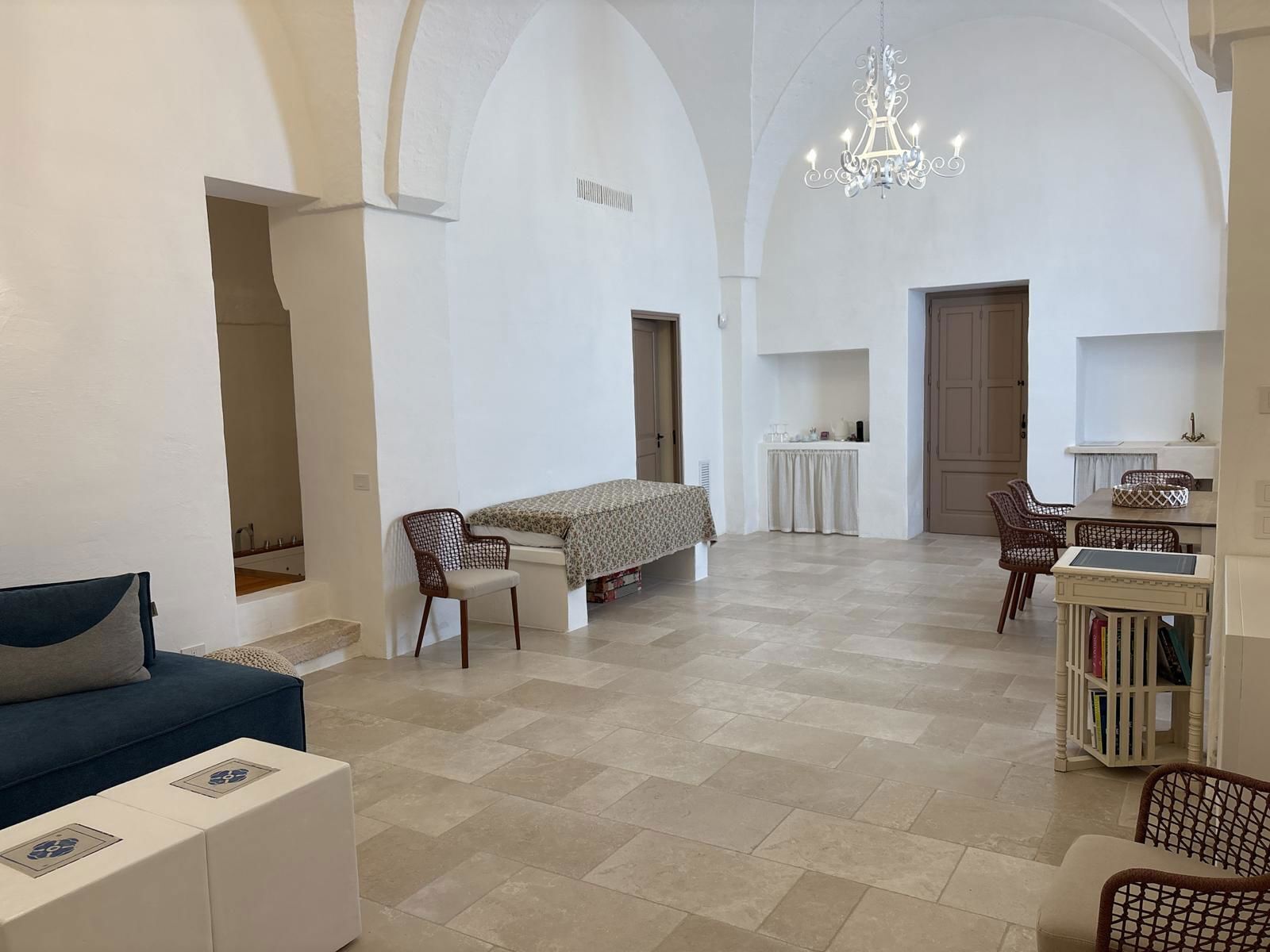 Il Focolare | Selimut bulu angsa, busa memori, brankas, dan tirai kedap cahaya