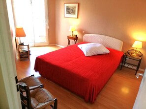 2 bedrooms, iron/ironing board, bed sheets