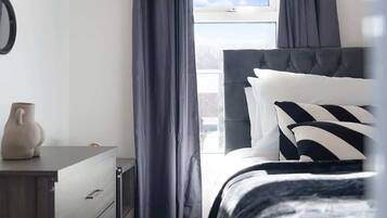 3 bedrooms, internet, bed sheets