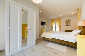 3 bedrooms, iron/ironing board, free WiFi, bed sheets