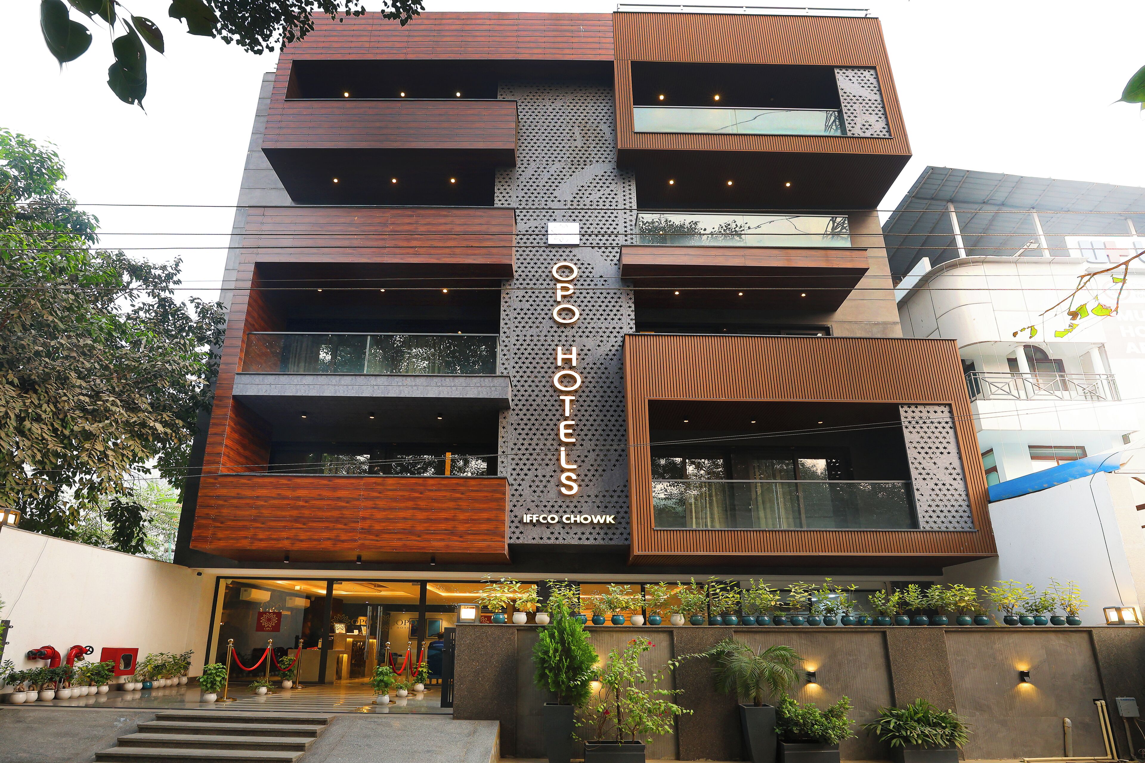 Front of property - evening/night