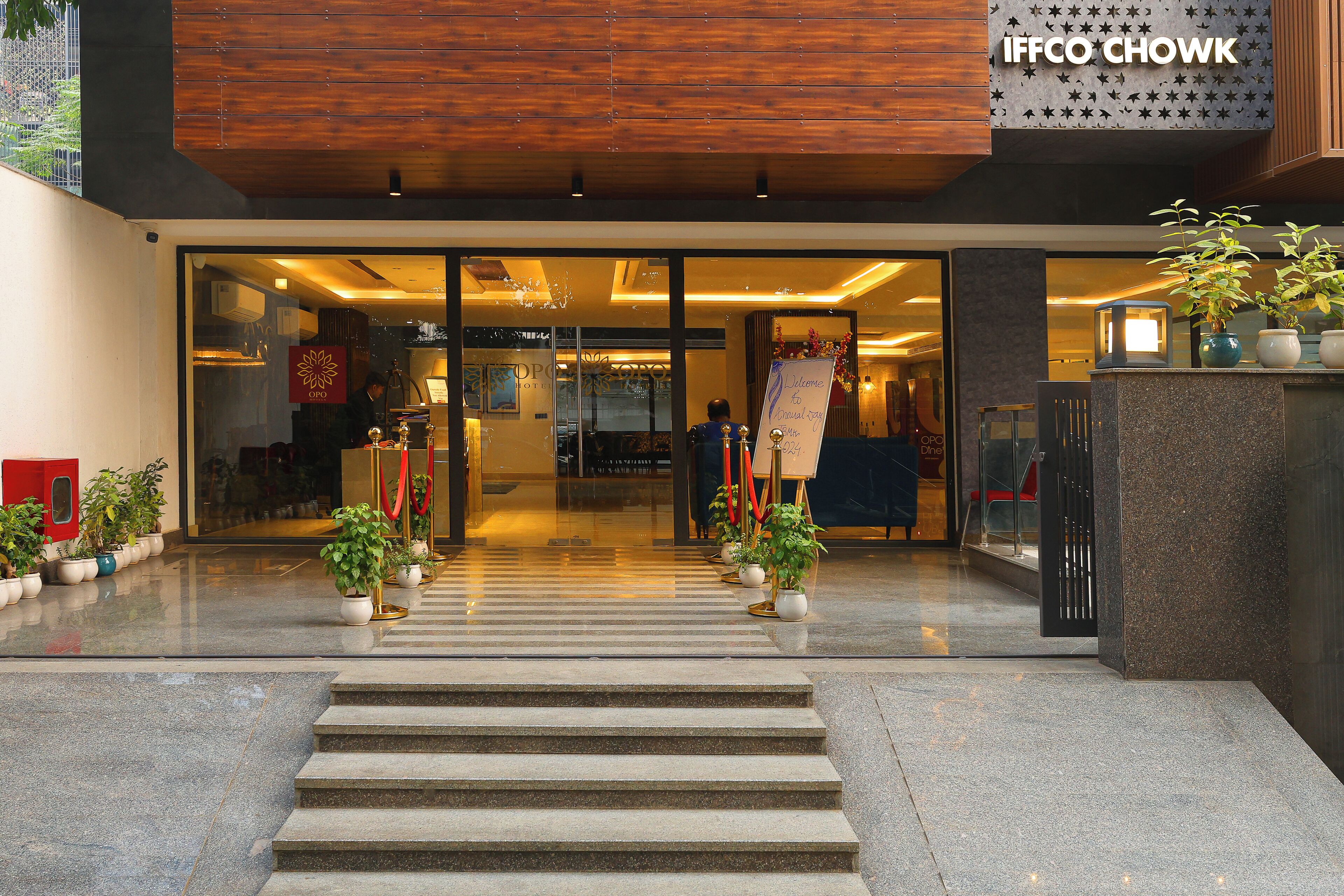 Fachada de la propiedad por la tarde o noche