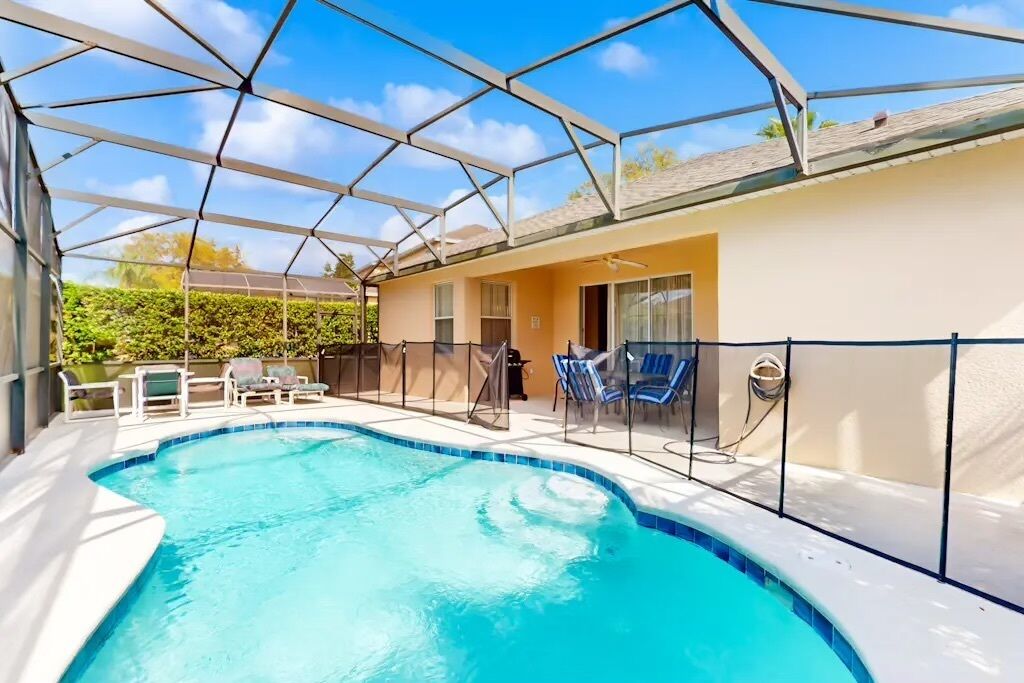 Sunshine and Sunsets villa with pool