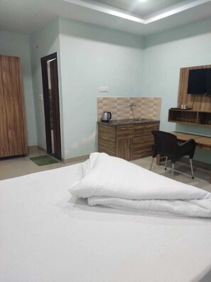 Free WiFi, bed sheets - Tirath Hotel - Rishikesh - Uttrakhand (Rishikesh)