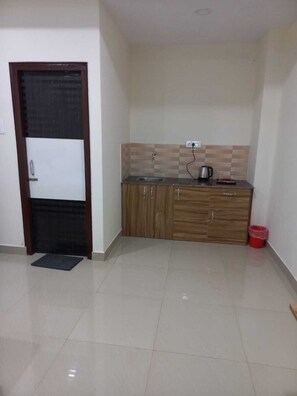Superior Room | Free WiFi, bed sheets - Tirath Hotel - Rishikesh - Uttrakhand (Rishikesh)