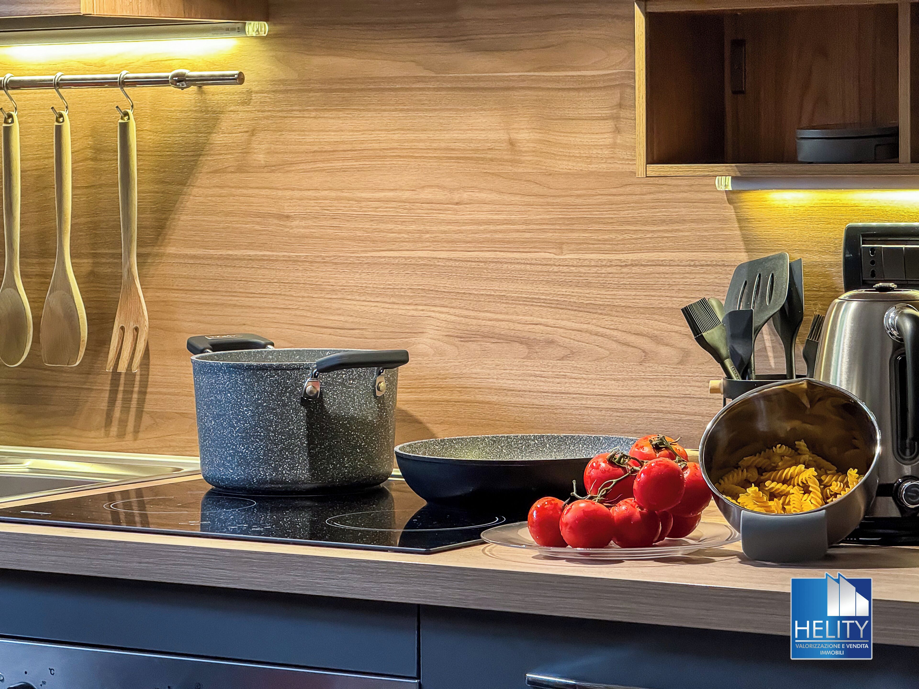 冰箱、微波炉、烤箱、炉灶