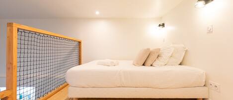 1 habitación, tabla de planchar con plancha, wifi gratis y ropa de cama