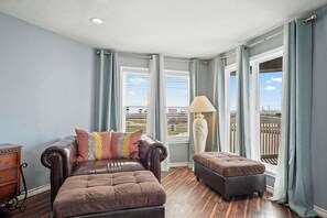 Télévision, lecteur de DVD, espaces bureaux