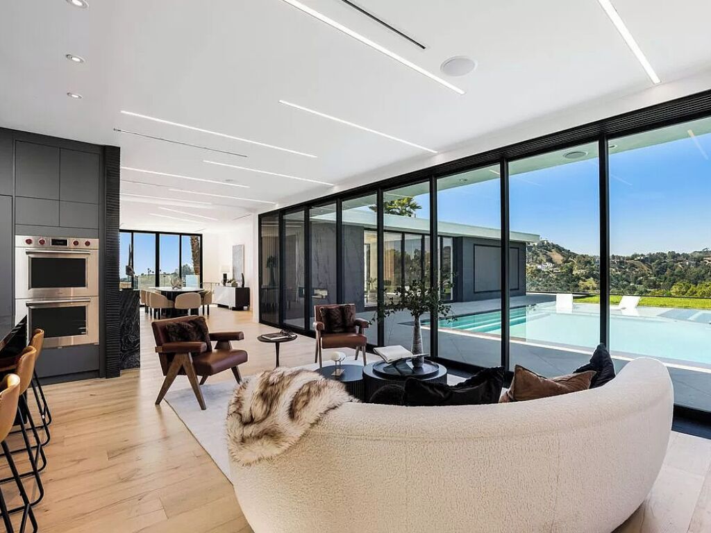 Monarch Modern - A Luxurious & Elegant Estate In The Heart Of Hollywood Hills