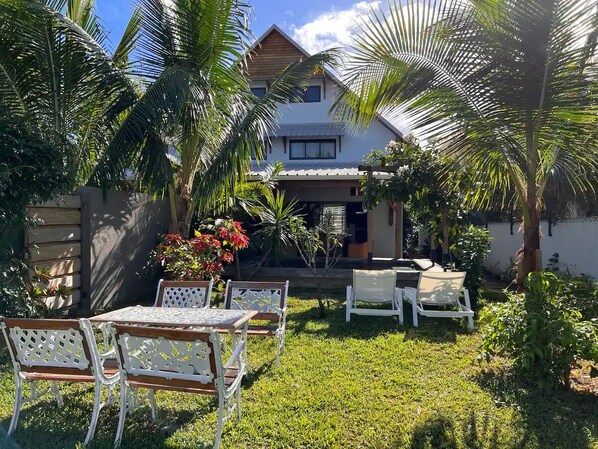 Outdoor dining - Coastal Villa Créolia 1: private pool & 3 ensuites (Grand Baie)