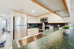 Microwave, dishwasher, coffee/tea maker, toaster