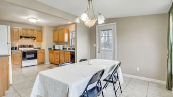 House (2 Bedrooms) | Interior