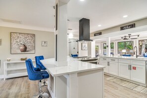 Casa (3 Bedrooms) | Cocina privada | Microondas, horno, parrilla de estufa y lavavajillas 