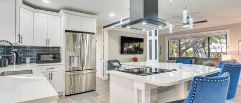 House (3 Bedrooms) | Private kitchen | Microwave, oven, stovetop, dishwasher