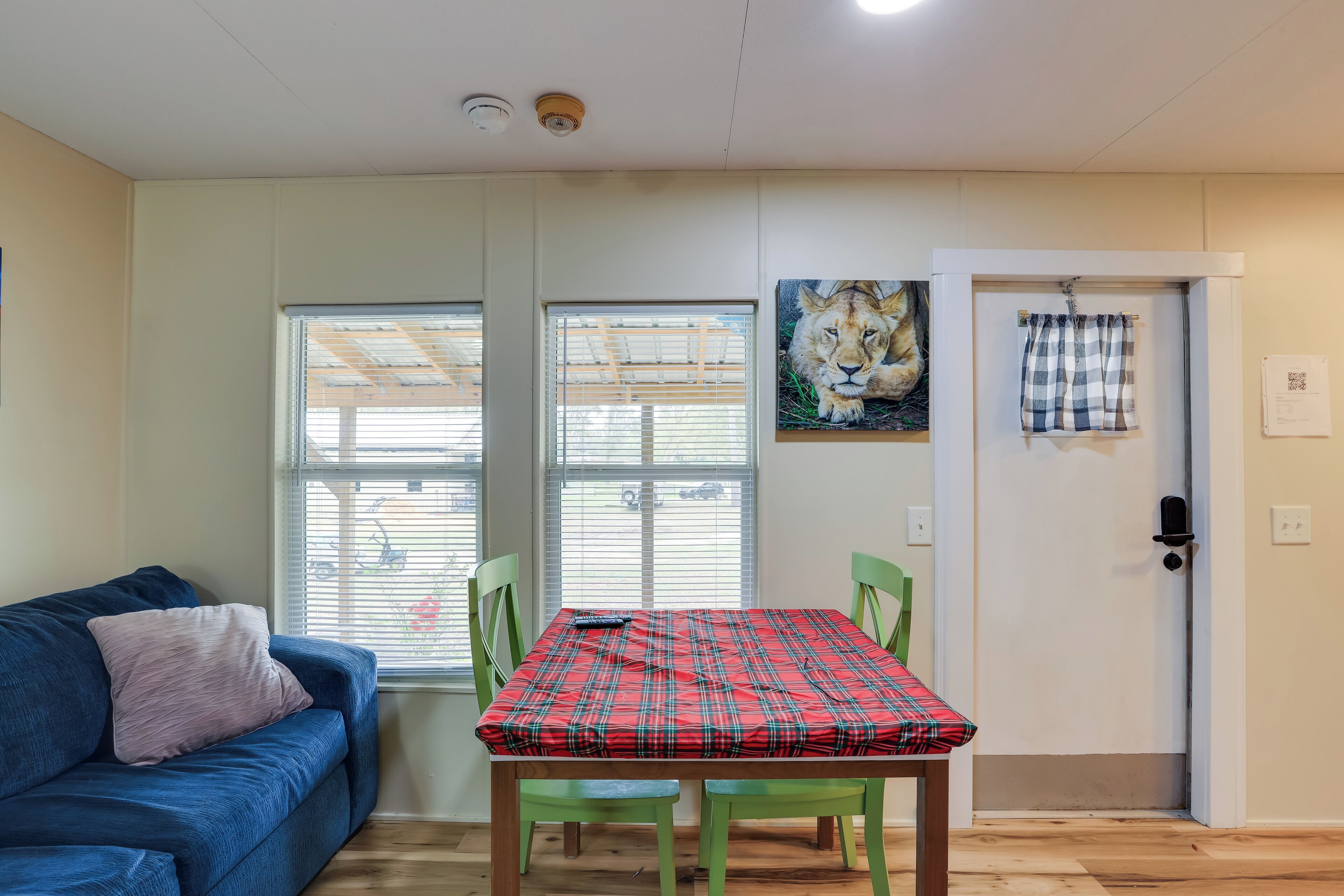 House (2 Bedrooms) | Interior