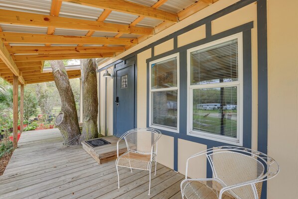 House (2 Bedrooms) | Interior - Cozy Morriston Home - Close to Hits Post Time Farm (Morriston)