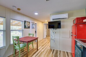 House (2 Bedrooms) | Interior - Cozy Morriston Home - Close to Hits Post Time Farm (Morriston)