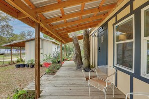 House (2 Bedrooms) | Interior - Cozy Morriston Home - Close to Hits Post Time Farm (Morriston)