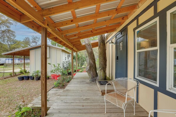 House (2 Bedrooms) | Interior - Cozy Morriston Home - Close to Hits Post Time Farm (Morriston)