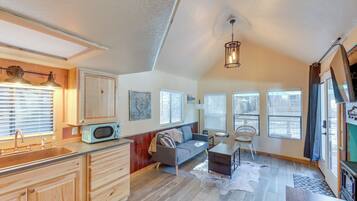 House (1 Bedroom) | Interior
