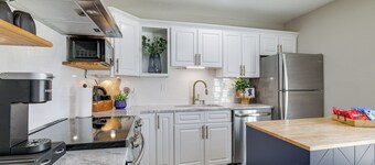 Condo w/ Pool: Walk to University of Mississippi!