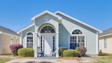 House (3 Bedrooms) | Front of property