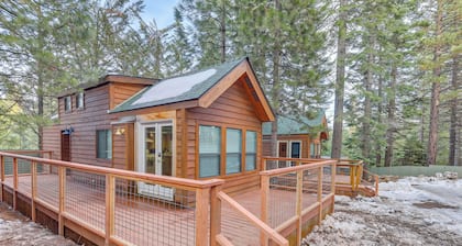 Cozy Lake Almanor Cabin, Outdoor Adventures Galore