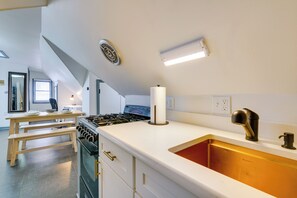 Apartment (0 Bedroom) | Interior