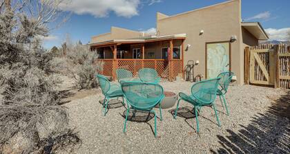 Taos Home w/ Private Hot Tub, Sauna & Gas Grill!