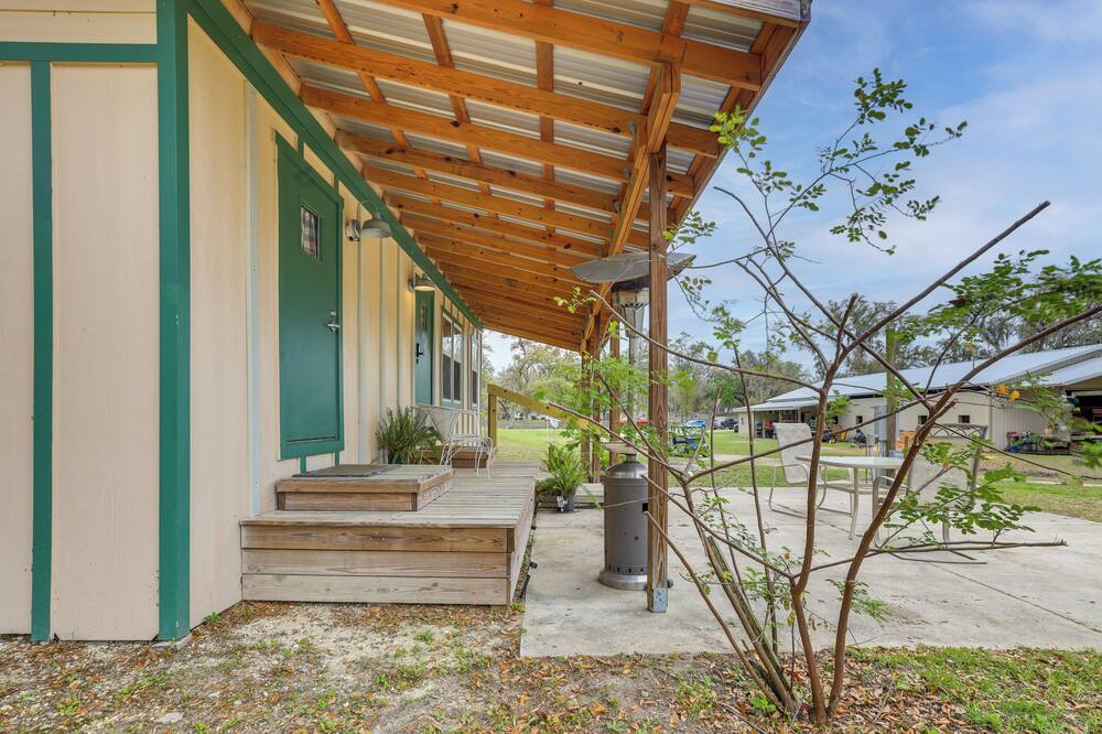 Morriston Getaway w/ Patio - Near Hits Farm! - Williston, FL