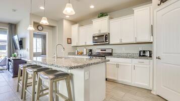 House (4 Bedrooms) | Interior