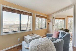 House (2 Bedrooms) | Interior - Mountaintop Blue Ridge Cabin: 2 Mi to Downtown (Blue Ridge)