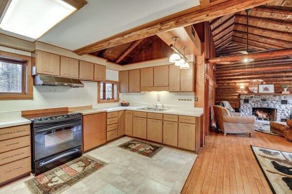 House (3 Bedrooms) | Interior