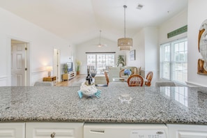 Apartment (2 Bedrooms) | Interior - 2 Mi to Shore: Myrtle Beach Condo w/ Pool! (Myrtle Beach)