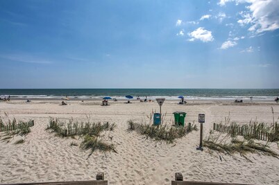 2 Mi to Shore: Myrtle Beach Condo w/ Pool!