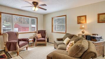 House (2 Bedrooms) | Interior