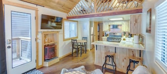 Cozy & Restful Cabin, Steps to Lake Almanor