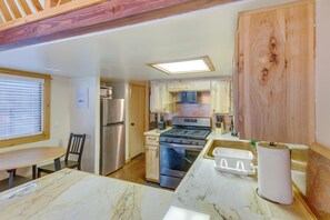 Interior - Cozy & Restful Cabin, Steps to Lake Almanor (Westwood)