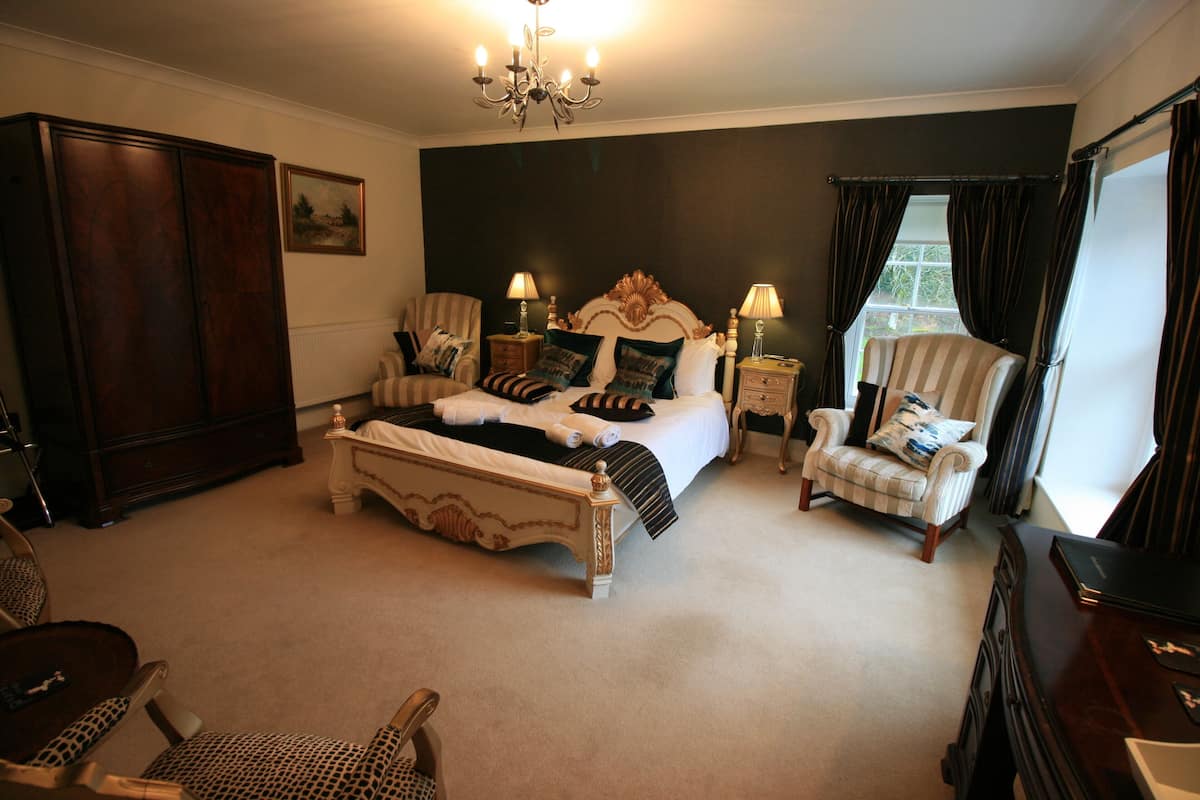 Chambre Luxe, 1 très grand lit, vue jardin