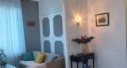 Perle D'azur: Appartement de 56 m2, Charme Avec Plafonds Majestueux, à Grasse"