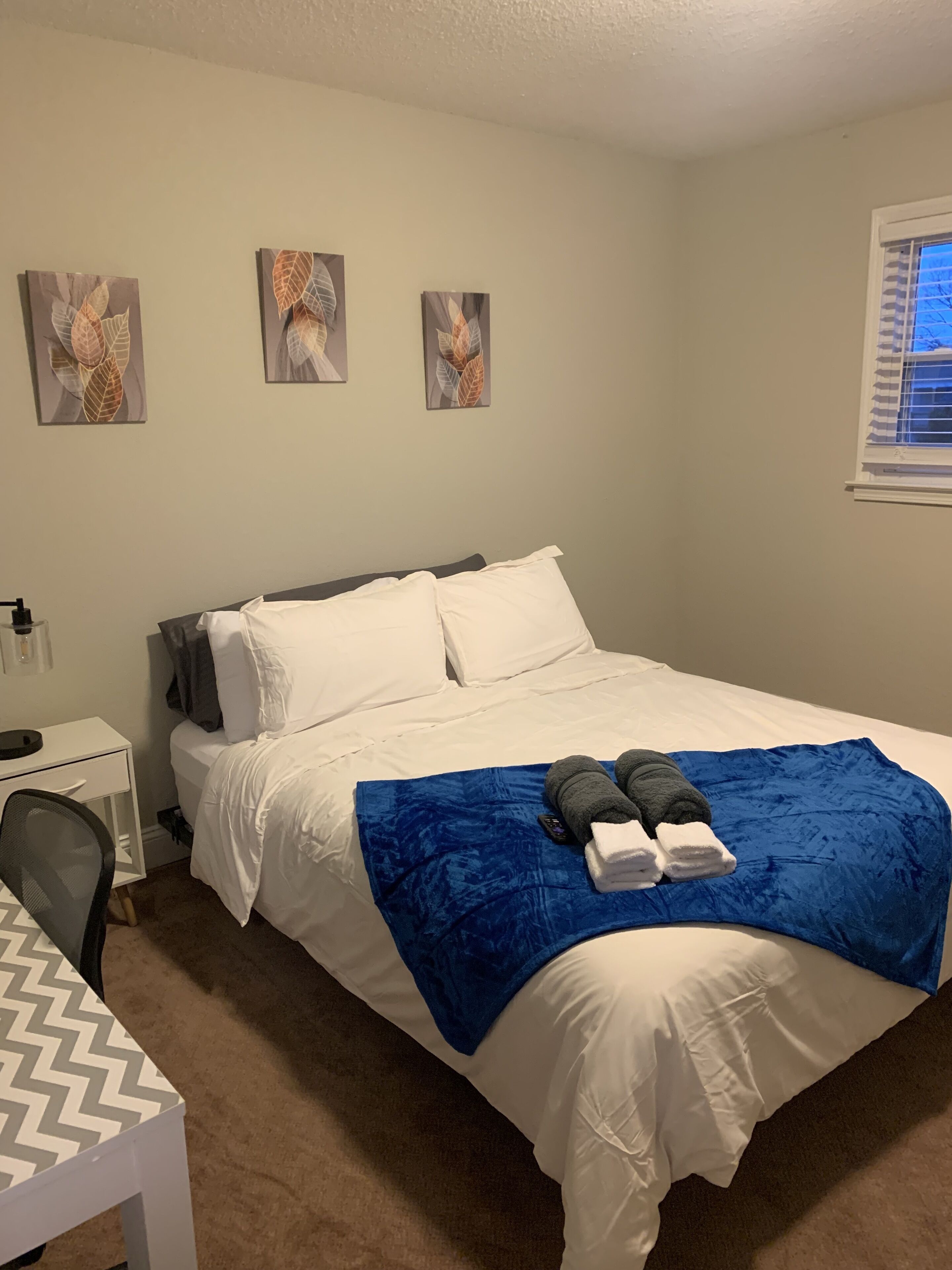 2 bedrooms, desk, iron/ironing board, travel crib