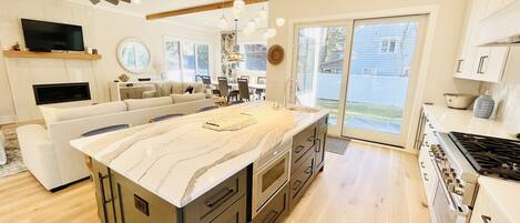 Microwave, stovetop, dishwasher, coffee/tea maker